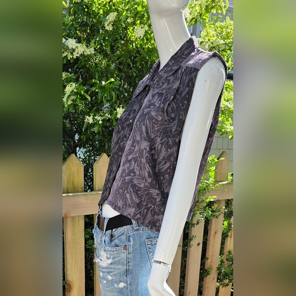 Cropped sleeveless button down top/vest lg - Picture 2 of 13